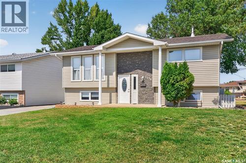 1338 Glendale Street, Moose Jaw, SK - Outdoor