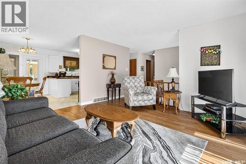 1338 Glendale Street, Moose Jaw, SK - Indoor Photo Showing Living Room