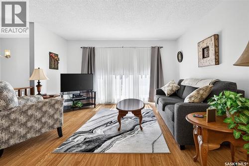 1338 Glendale Street, Moose Jaw, SK - Indoor Photo Showing Living Room