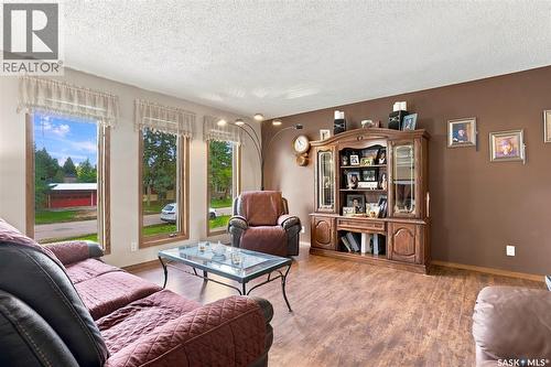 109 South Avenue E, Hafford, SK - Indoor Photo Showing Living Room