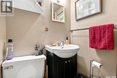 130 6Th Street, Pilot Butte, SK - Indoor Photo Showing Bathroom