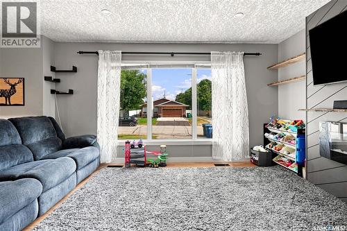 130 6Th Street, Pilot Butte, SK - Indoor Photo Showing Living Room