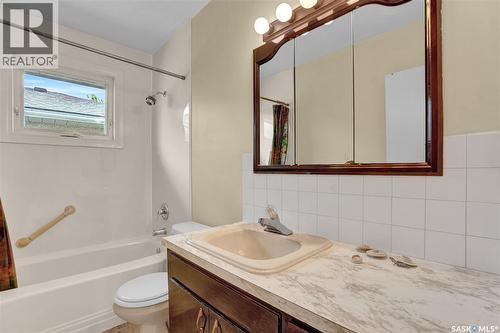 209 Broad Street N, Regina, SK - Indoor Photo Showing Bathroom