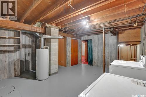 209 Broad Street N, Regina, SK - Indoor Photo Showing Laundry Room