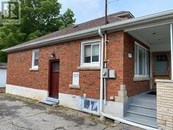 UPPER - 6722 DUNN STREET Niagara Falls, ON L2G 2R1