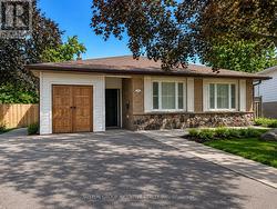 35 DAVIES CRESCENT Barrie, ON L4M 2M4