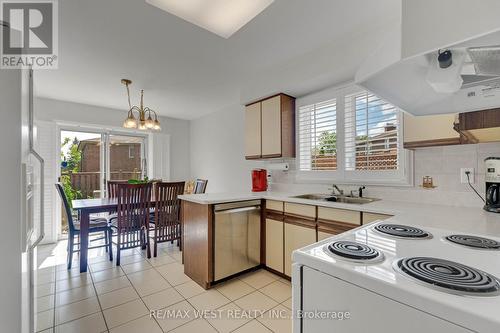 37 Lime Drive, Vaughan, ON - Indoor Photo Showing Kitchen
