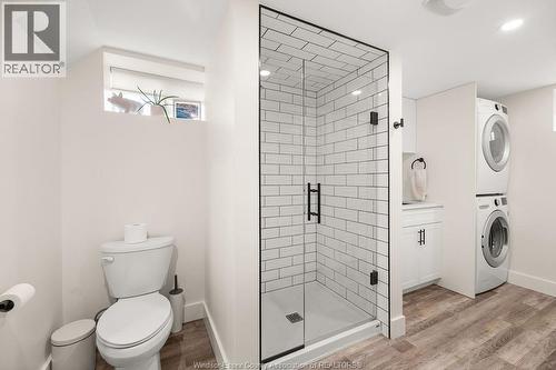 426 Bertha, Windsor, ON - Indoor Photo Showing Bathroom