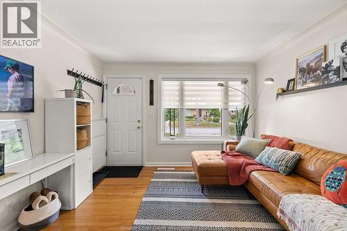 426 Bertha, Windsor, ON - Indoor Photo Showing Living Room