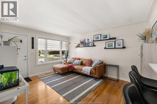 426 Bertha, Windsor, ON - Indoor Photo Showing Living Room