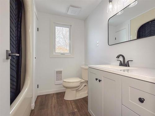 38 Goodridge Road, Virden, MB - Indoor Photo Showing Bathroom