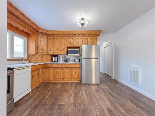 38 Goodridge Road, Virden, MB - Indoor Photo Showing Kitchen