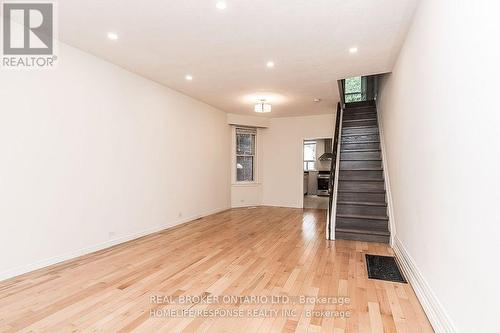 UPPER - 20 GOLDEN AVENUE , Toronto, Ontario M6R 2J4 3