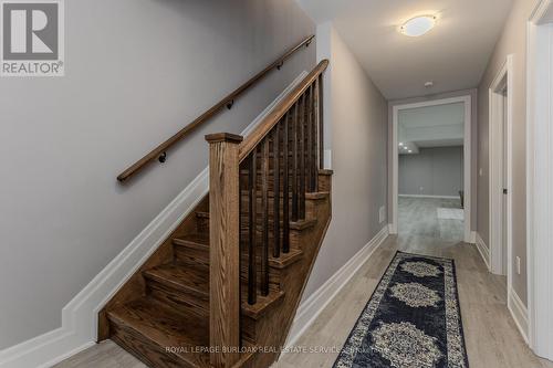 72 Pond View Gate, Hamilton, ON - Indoor Photo Showing Other Room