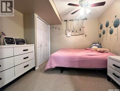 135 5Th Avenue Se, Swift Current, SK - Indoor Photo Showing Bedroom