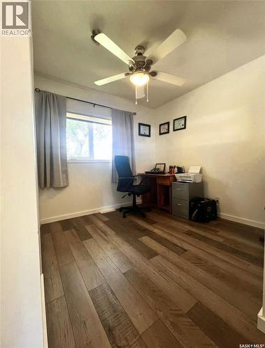 135 5Th Avenue Se, Swift Current, SK - Indoor