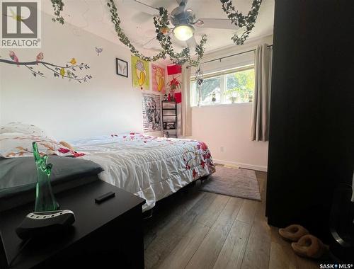 135 5Th Avenue Se, Swift Current, SK - Indoor Photo Showing Bedroom