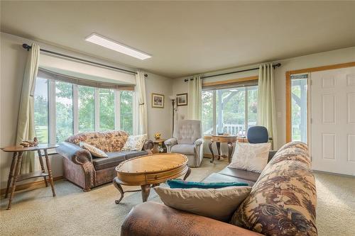39045 Pth 52 Highway E, La Broquerie, MB - Indoor Photo Showing Living Room