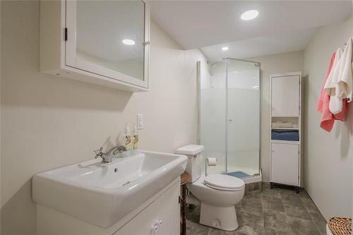 39045 Pth 52 Highway E, La Broquerie, MB - Indoor Photo Showing Bathroom