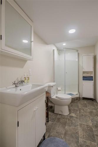 39045 Pth 52 Highway E, La Broquerie, MB - Indoor Photo Showing Bathroom