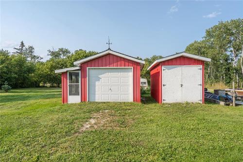 39045 Pth 52 Highway E, La Broquerie, MB - Outdoor