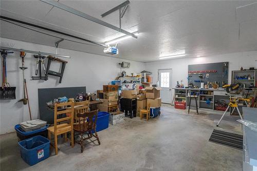 39045 Pth 52 Highway E, La Broquerie, MB - Indoor Photo Showing Garage