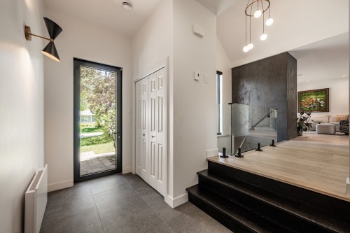 Mud Room - 349 Rue Montclair, Rosemère, QC - Indoor Photo Showing Other Room
