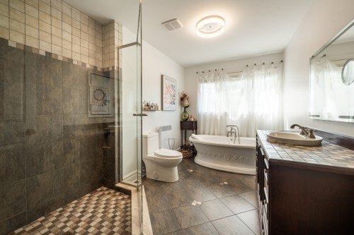 Master Bathroom - 349 Rue Montclair, Rosemère, QC - Indoor Photo Showing Bathroom