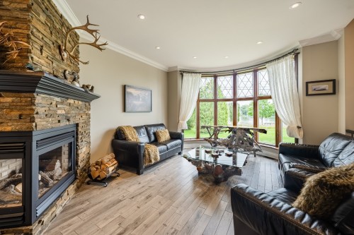 Salon - 231 Ch. Du Richelieu, Saint-Basile-Le-Grand, QC - Indoor Photo Showing Living Room With Fireplace