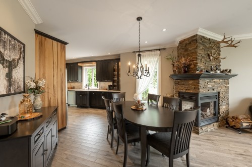 Salle à manger - 231 Ch. Du Richelieu, Saint-Basile-Le-Grand, QC - Indoor Photo Showing Dining Room With Fireplace