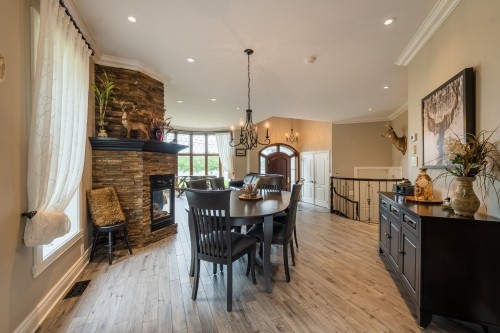 Salle à manger - 231 Ch. Du Richelieu, Saint-Basile-Le-Grand, QC - Indoor Photo Showing Dining Room With Fireplace