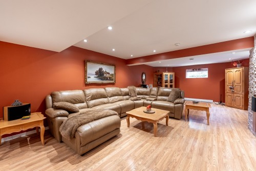Salle familiale - 231 Ch. Du Richelieu, Saint-Basile-Le-Grand, QC - Indoor