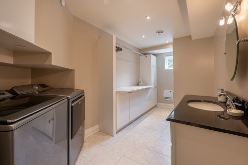 Salle de bains - 231 Ch. Du Richelieu, Saint-Basile-Le-Grand, QC - Indoor Photo Showing Laundry Room