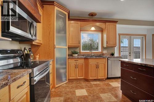214 Burke Place, Warman, SK - Indoor Photo Showing Kitchen