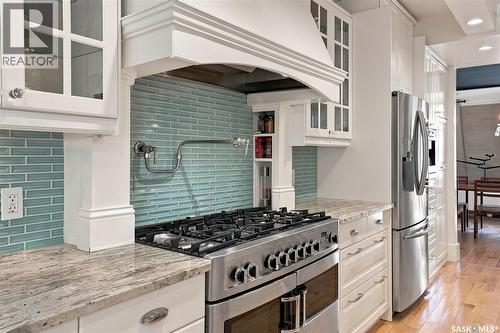 100 Poplar Crescent, Saskatoon, SK - Indoor Photo Showing Kitchen With Upgraded Kitchen