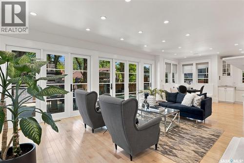 100 Poplar Crescent, Saskatoon, SK - Indoor Photo Showing Living Room