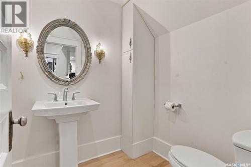 100 Poplar Crescent, Saskatoon, SK - Indoor Photo Showing Bathroom
