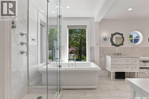 100 Poplar Crescent, Saskatoon, SK - Indoor Photo Showing Bathroom