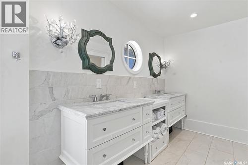 100 Poplar Crescent, Saskatoon, SK - Indoor Photo Showing Bathroom