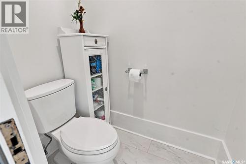 100 Poplar Crescent, Saskatoon, SK - Indoor Photo Showing Bathroom