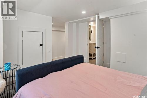 100 Poplar Crescent, Saskatoon, SK - Indoor Photo Showing Bedroom