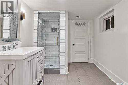 100 Poplar Crescent, Saskatoon, SK - Indoor Photo Showing Bathroom