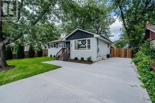 35 BURNESS DRIVE  St. Catharines (Secord Woods), ON L2P 1J4