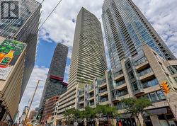 3304 - 2221 YONGE STREET Toronto, ON M4S 2B4