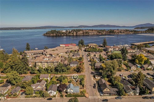 9899 Maple St, Chemainus, BC 