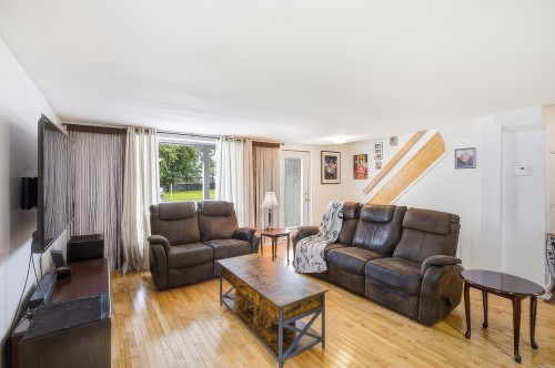 Salon - 288 Rue Galipeau, Thurso, QC - Indoor Photo Showing Living Room