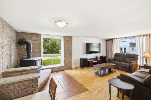 Salon - 288 Rue Galipeau, Thurso, QC - Indoor Photo Showing Living Room
