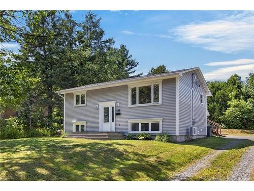 880 Glengarry Pl, Fredericton, NB 