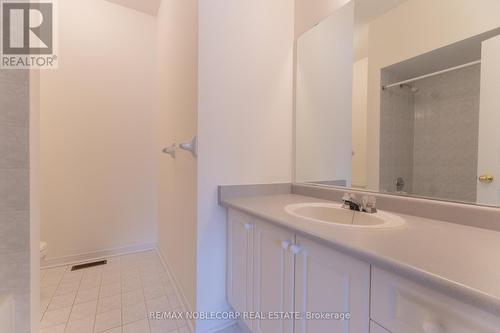 Second Floor Bathroom - 28 Opera Place, Vaughan, ON 