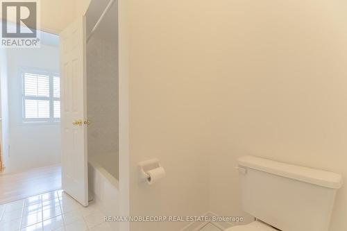 Second Floor Bathroom - 28 Opera Place, Vaughan, ON 